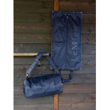 Sac de voyage LeMieux pour veste de concours Luxe Marine Bleu marine Sac de voyage LeMieux pour veste de concours Luxe Marine Bleu marine