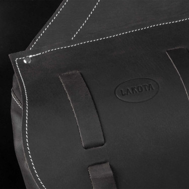 Sacoche de Selle en Veau Fermeture 3 Lanières Pool's Noir Sacoche de Selle en Veau Fermeture 3 Lanières Pool's Noir