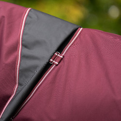 Couverture de paddock Imperial Riding Basic avec couvre-cou amovible 400gr Rouge profond Couverture de paddock Imperial Riding Basic avec couvre-cou amovible 400gr Rouge profond