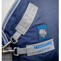 Couverture d'extérieur Horseware Rhino® Plus Poney 250g 1000D Noir / gris titane / bleu classique Couverture d'extérieur Horseware Rhino® Plus Poney 250g 1000D Noir / gris titane / bleu classique
