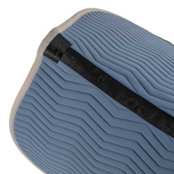 Tapis de saut Equestro matelassé Wave en tissu technique Bering sea / gris givré Bleu Tapis de saut Equestro matelassé Wave en tissu technique Bering sea / gris givré Bleu