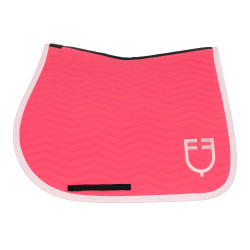 Tapis de saut Equestro matelassé Wave en tissu technique Chèvrefeuille / ballerine Rose Tapis de saut Equestro matelassé Wave en tissu technique Chèvrefeuille / ballerine Rose