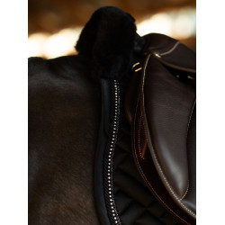 Tapis de selle Equestrian Stockholm Jumping faux mouton Crystal Noir Tapis de selle Equestrian Stockholm Jumping faux mouton Crystal Noir