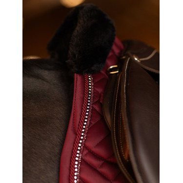 Tapis de selle Equestrian Stockholm Jumping faux mouton Crystal Bordeaux Tapis de selle Equestrian Stockholm Jumping faux mouton Crystal Bordeaux