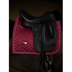 Tapis de dressage Equestrian Stockholm faux mouton Crystal Bordeaux