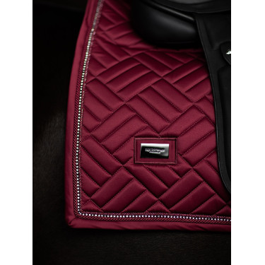 Tapis de dressage Equestrian Stockholm faux mouton Crystal Bordeaux
