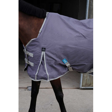 Couverture Equithème Tyrex 1200D recyclée Taupe Marron Couverture Equithème Tyrex 1200D recyclée Taupe Marron