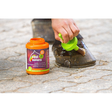 Huile pour sabots Equinatura avec pinceau 450 mL Huile pour sabots Equinatura avec pinceau 450 mL