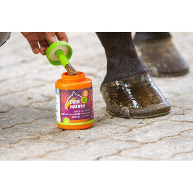 Huile pour sabots Equinatura avec pinceau 450 mL Huile pour sabots Equinatura avec pinceau 450 mL
