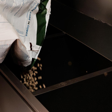 Aluminium voerbox Grooming Deluxe by Kentucky met wielen Zwart