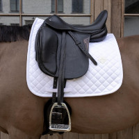 Zadelpad van schapenvacht Skin Friendly Diamond Dressuur Kentucky Wit