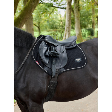 Tapis de selle LeMieux CC Puissance Suede Noir Tapis de selle LeMieux CC Puissance Suede Noir
