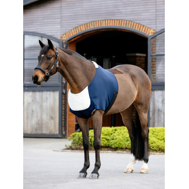 Protection de poitrail LeMieux anti-frottement Sensitive Marine Bleu marine Protection de poitrail LeMieux anti-frottement Sensitive Marine Bleu marine