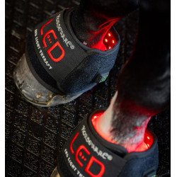 Mini therapeutische beenbeschermer van Horseware met rood LED-licht Zwart / zwart