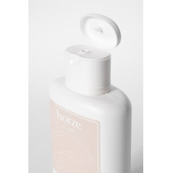 Shampoing à l'huile essentiel d'arbre à thé Horze Rose pale craie Shampoing à l'huile essentiel d'arbre à thé Horze Rose pale craie
