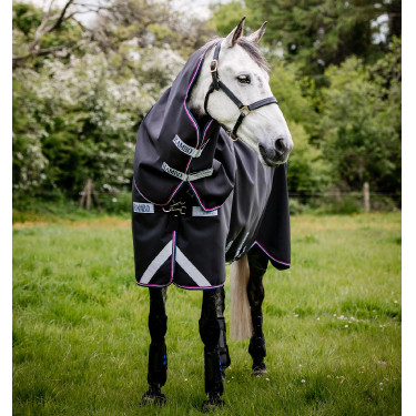 Couverture Horseware Rambo Supreme Turnout Vari-layer 1680D 250g Marine / bordeaux Bleu Couverture Horseware Rambo Supreme Turnout Vari-layer 1680D 250g Marine / bordeaux Bleu