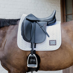 Tapis de selle compétition Fishbone avec 2 numéros Kentucky Dressage Blanc