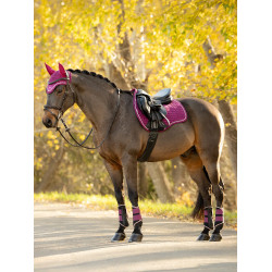 LeMieux Reflective Suede Mixte GP Square Zadeldek Braambes Bordeaux LeMieux Reflective Suede Mixte GP Square Zadeldek Braambes Bordeaux
