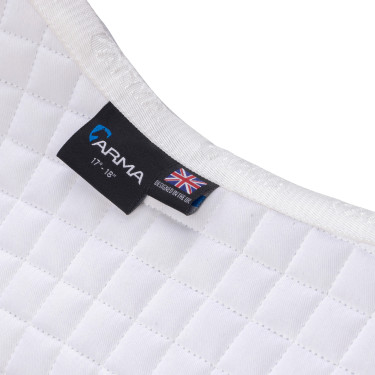 Tapis de selle numéroté Shires Arma Blanc Tapis de selle numéroté Shires Arma Blanc