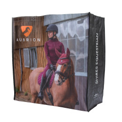 Grote Shires draagtas voor paardensport en boodschappen