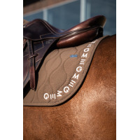 Essentiel Springzadelonderlegger GEM Equitation Marineblauw / bordeaux logo Essentiel Springzadelonderlegger GEM Equitation Marineblauw / bordeaux logo