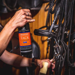 Leerreiniger spray voor paardrijuitrusting Leerreiniger spray voor paardrijuitrusting
