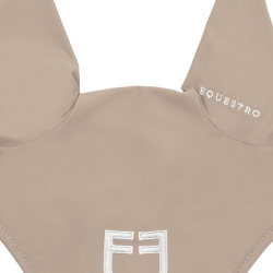 Oorennetje van technische stof met contrasterend Equestro-logo