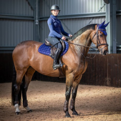 LeMieux Loire Memory Close Contact Vierkant Zadeldek Inktblauw LeMieux Loire Memory Close Contact Vierkant Zadeldek Inktblauw