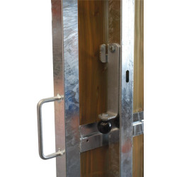 Séparation de box coulissante barraudée et soubassement bois 3,5 m La Gée Séparation de box coulissante barraudée et soubassement bois 3,5 m La Gée