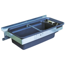 Abreuvoir Polybac 75 M double avec rebord à cordon et support de fixation La Gée Abreuvoir Polybac 75 M double avec rebord à cordon et support de fixation La Gée