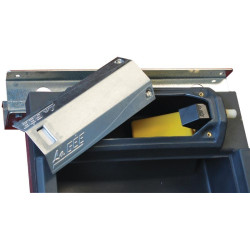 Polybac 25 M enkele drinkbak met binnenrand en bevestigingssteun La Gée