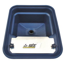 Abreuvoir Polybac 30 M simple avec rebord à cordon et support de fixation La Gée