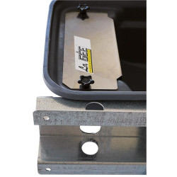 Abreuvoir Polybac 30 M simple avec rebord à cordon et support de fixation La Gée