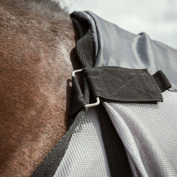 Couverture anti-mouches Back on Track Buzter avec cou Argent Couverture anti-mouches Back on Track Buzter avec cou Argent
